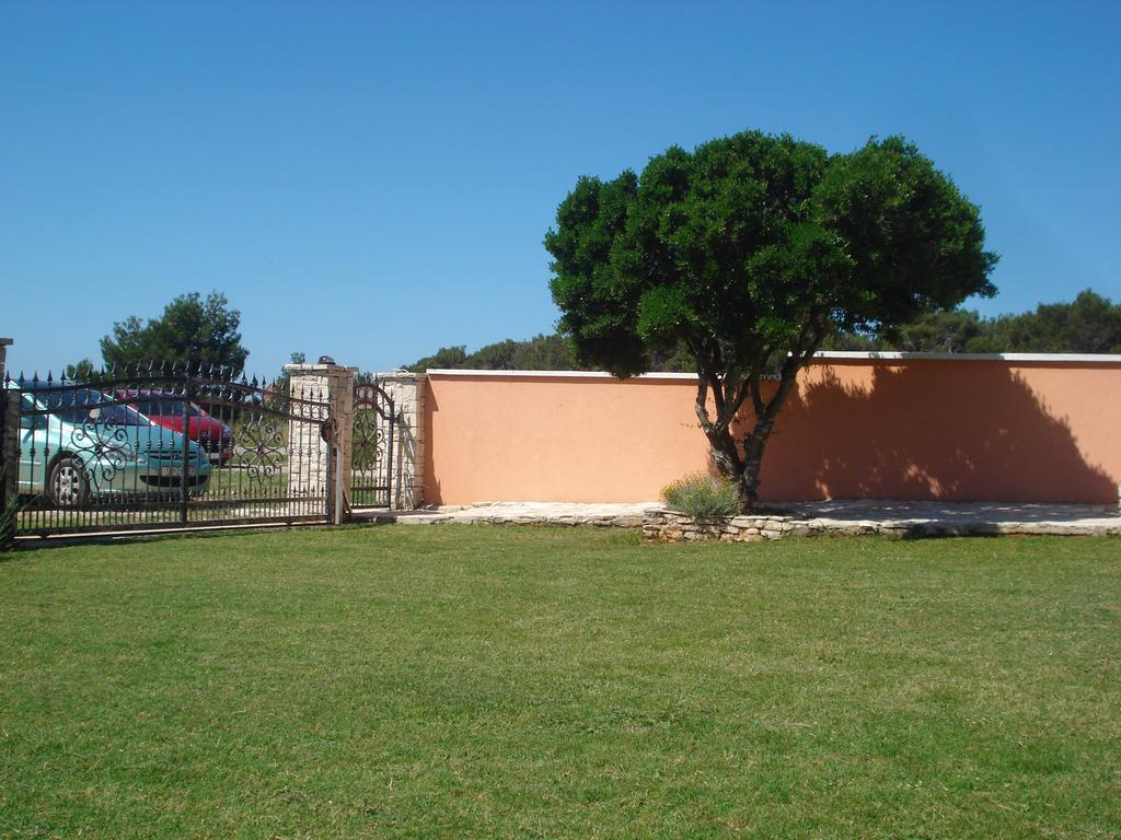 Apartments Villa Orange Медулин Экстерьер фото